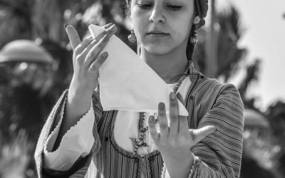 Tour de main: faire, sentir, dire et ainsi de suite